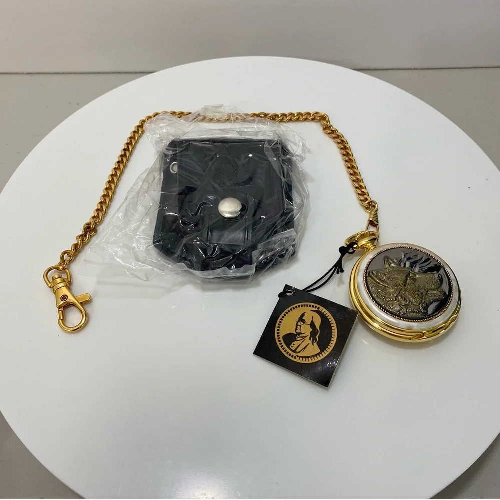 Franklin Mint Pocket Watch International The Spirit Of‎ The Wolf Center Vintage